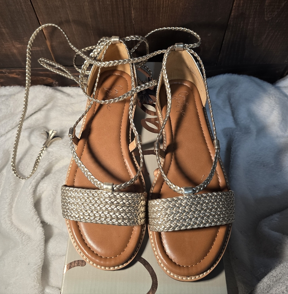 LIKE NEW!! Women's Gold Wrap Sandles